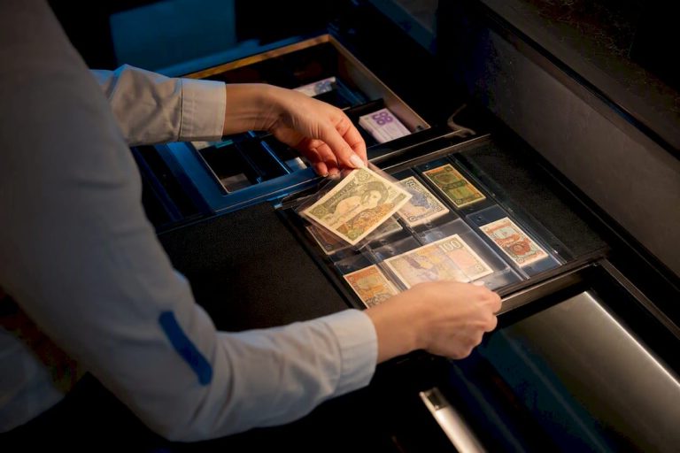 Retų valiutų banknotų paruošimas rezervavimui